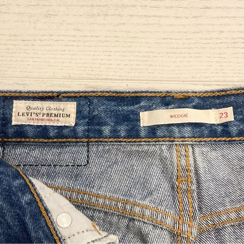 Levi’s Wedgie W23 Premium Icon Women’s Ankle Jeans Distressed 22861-0107
